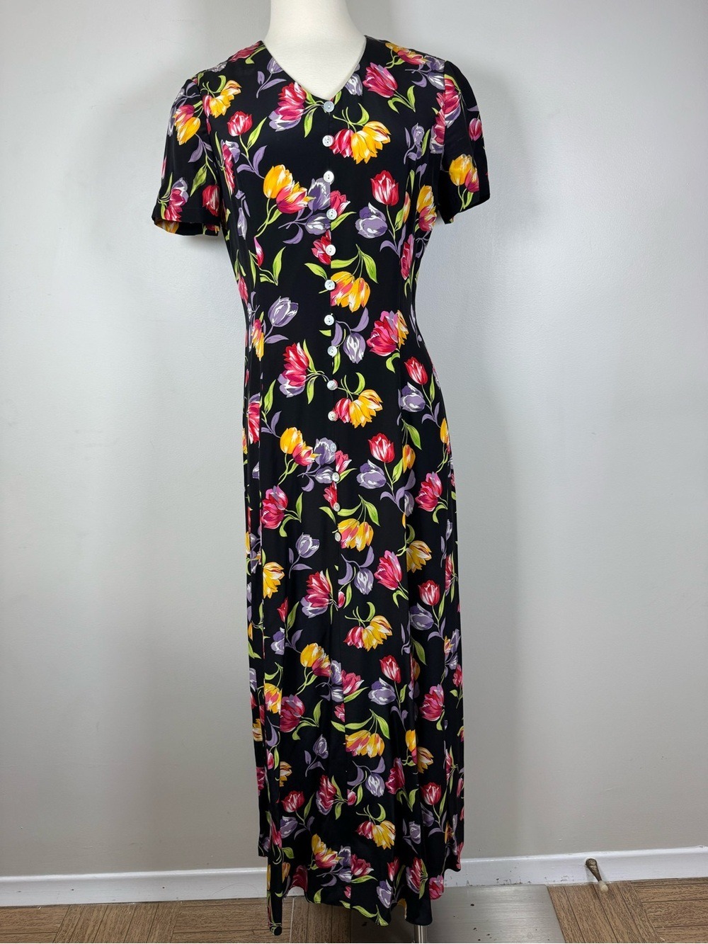 Vintage august silk Black Floral Short Sleeve Maxi Dress in Silk Size 6